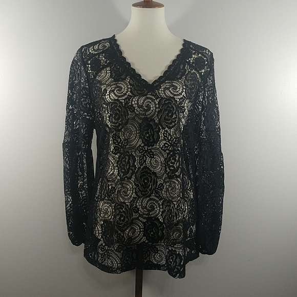 Top: NEW Adiva Rose Lace V-Neck Blouse - Picture 3 of 6